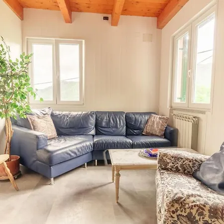 別荘 8 Beds- Surrounded By Greenery With Parking *