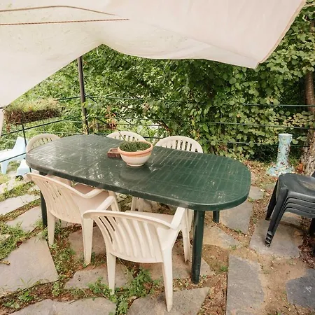 8 Beds- Surrounded By Greenery With Parking Uscio