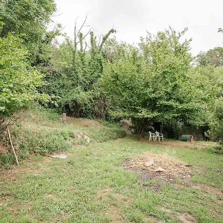 8 Beds- Surrounded By Greenery With Parking 別荘 *