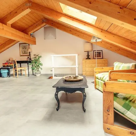 8 Beds- Surrounded By Greenery With Parking * Uscio