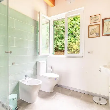 Semesterbostad 8 Beds- Surrounded By Greenery With Parking *