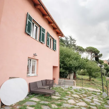 8 Beds- Surrounded By Greenery With Parking Uscio