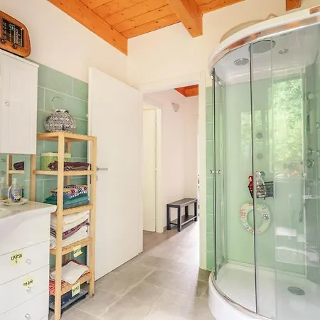 8 Beds- Surrounded By Greenery With Parking * Uscio