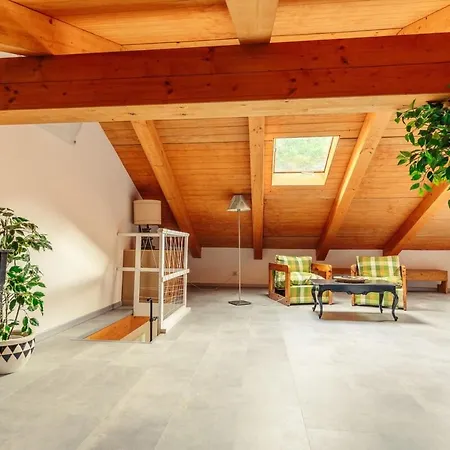 בית נופש 8 Beds- Surrounded By Greenery With Parking