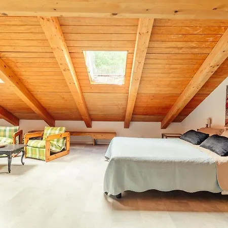 8 Beds- Surrounded By Greenery With Parking Semesterbostad *